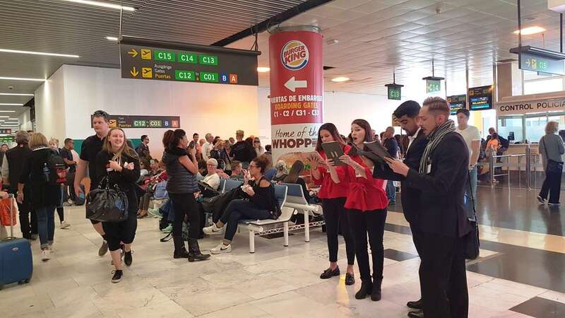 El coro interpretando temas navideños (Foto TA)